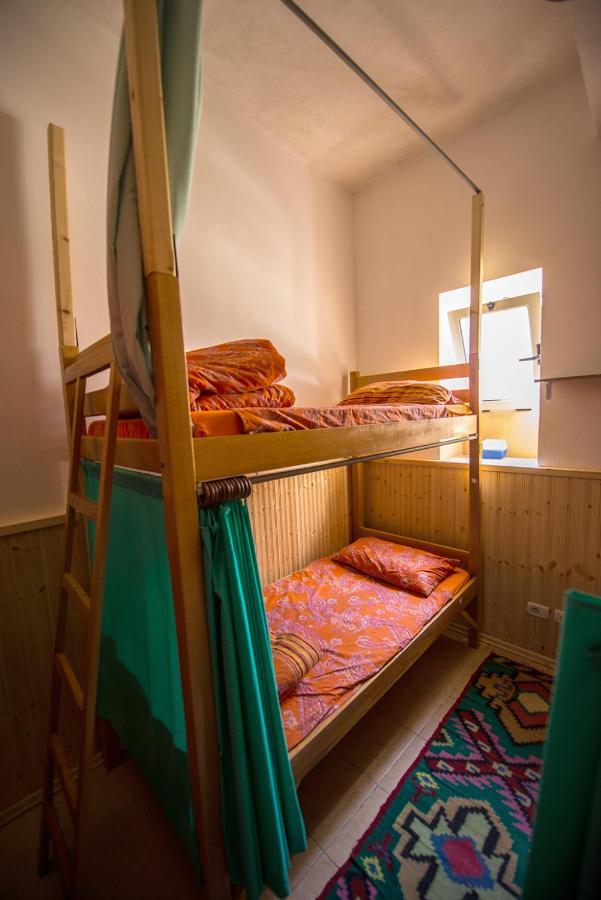 Mi Casa es Tu Casa - Shkodra Backpackers Hostel Rum bild