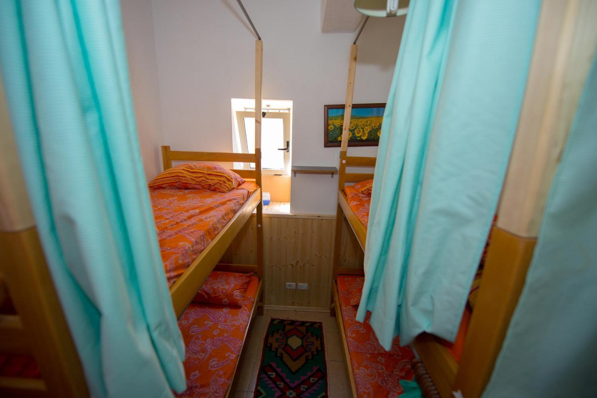Mi Casa es Tu Casa - Shkodra Backpackers Hostel Rum bild