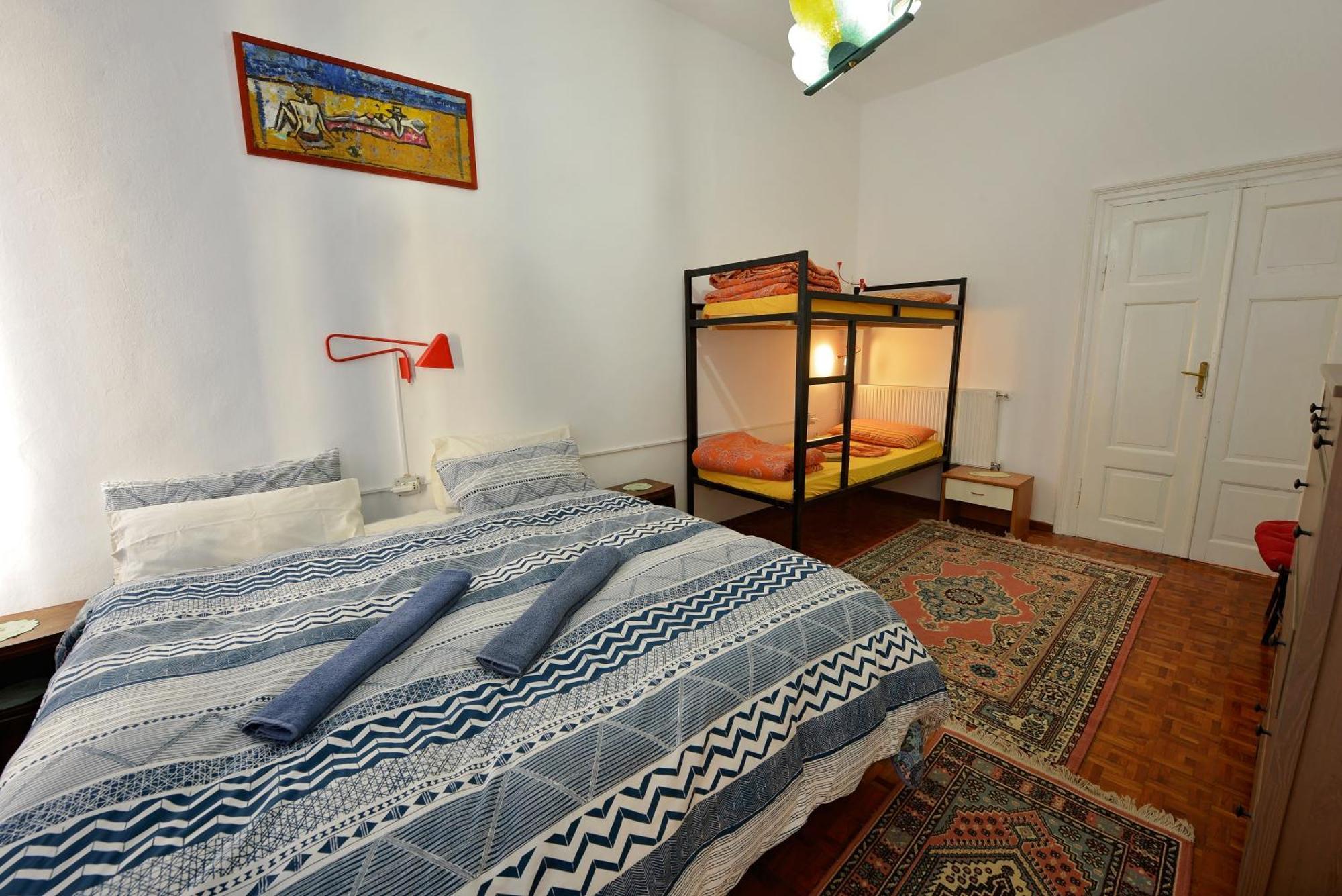 Mi Casa es Tu Casa - Shkodra Backpackers Hostel Rum bild
